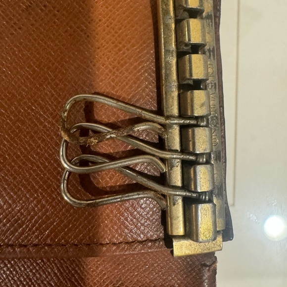 Authentic Louis Vuitton Monogram Key Holder. Vintage. - Picture 4 of 12